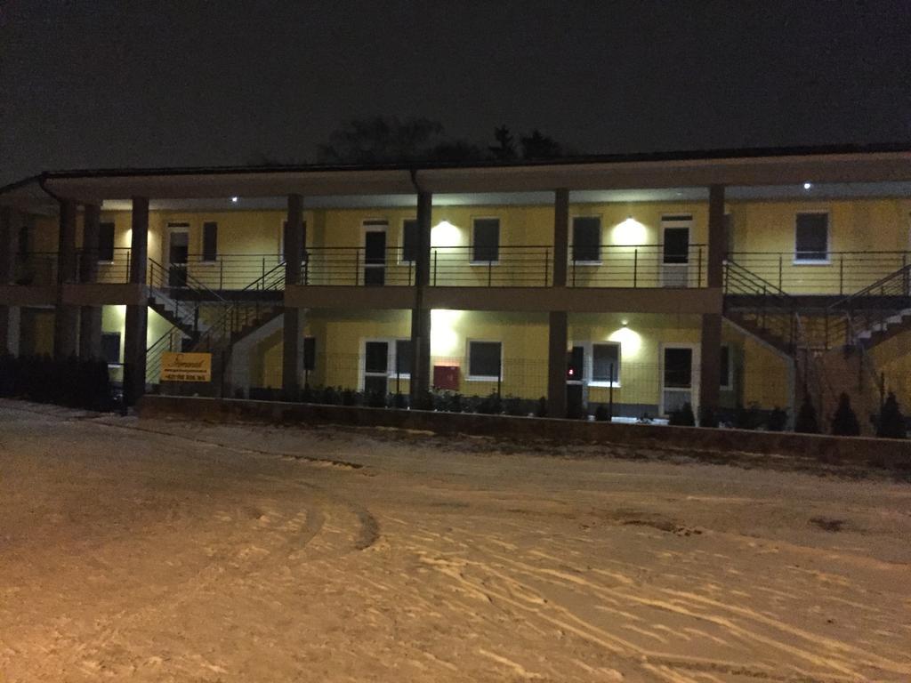 Promenad Apartmany Veľký Meder エクステリア 写真